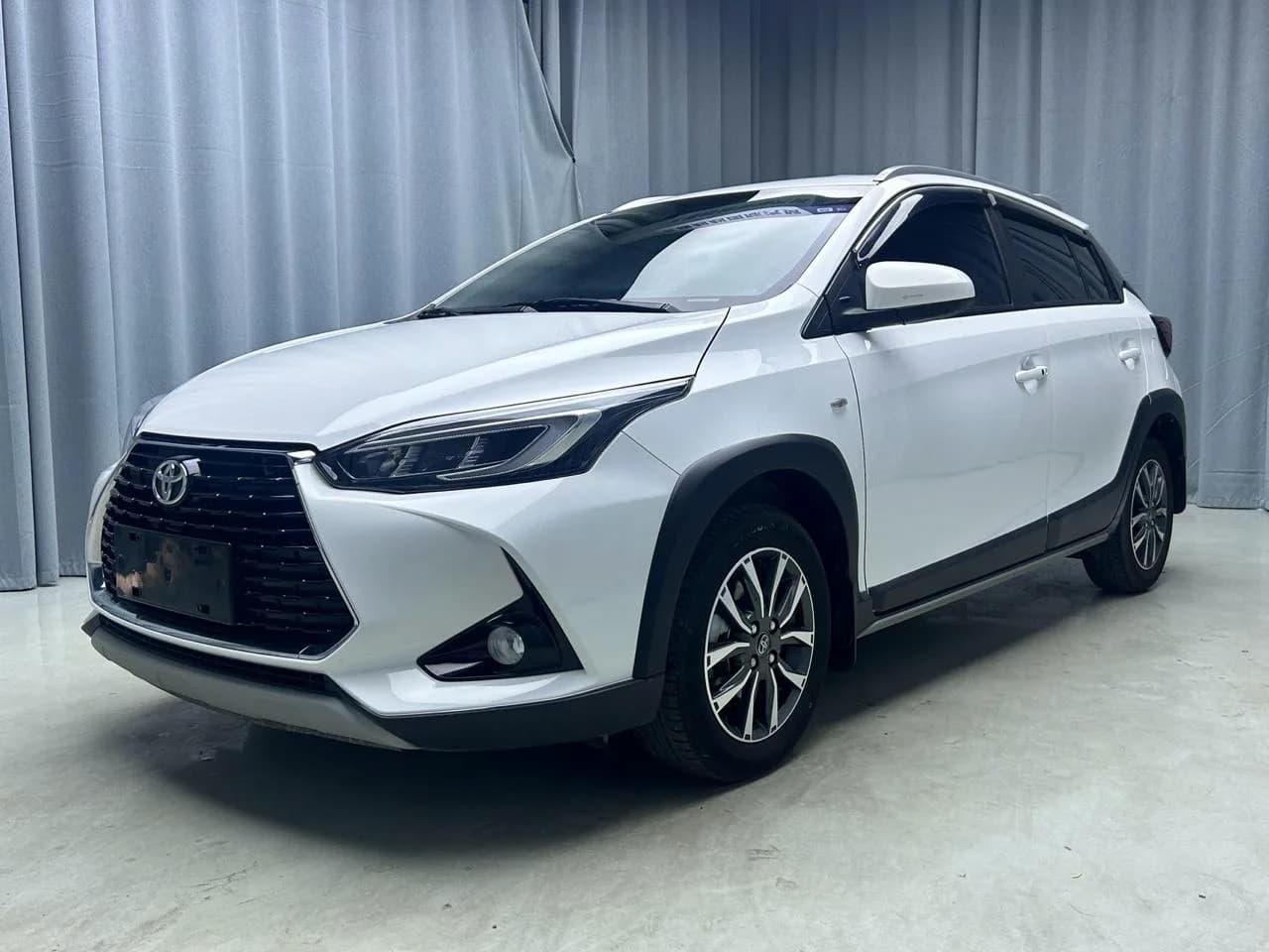 Toyota Yaris L, 2023 — фото 1